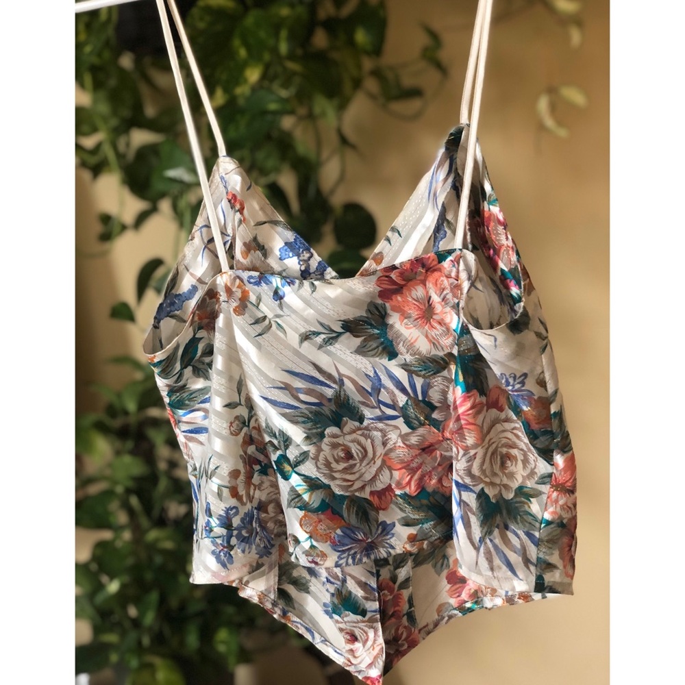 🌺 Limited Edition VS Vintage Collection Top 🌺 - Picture 2 of 3